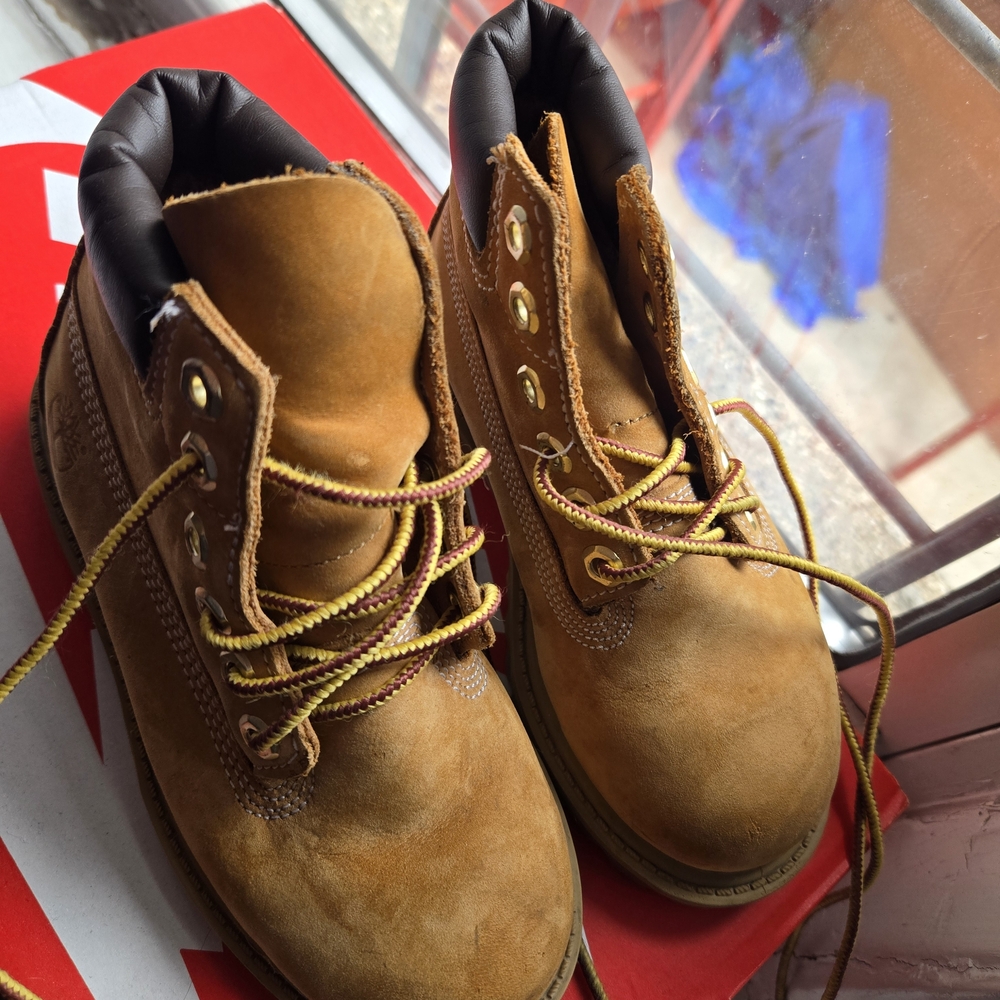 Timberland Wheat Brown Suede Work Boots with Two-Tone Laces